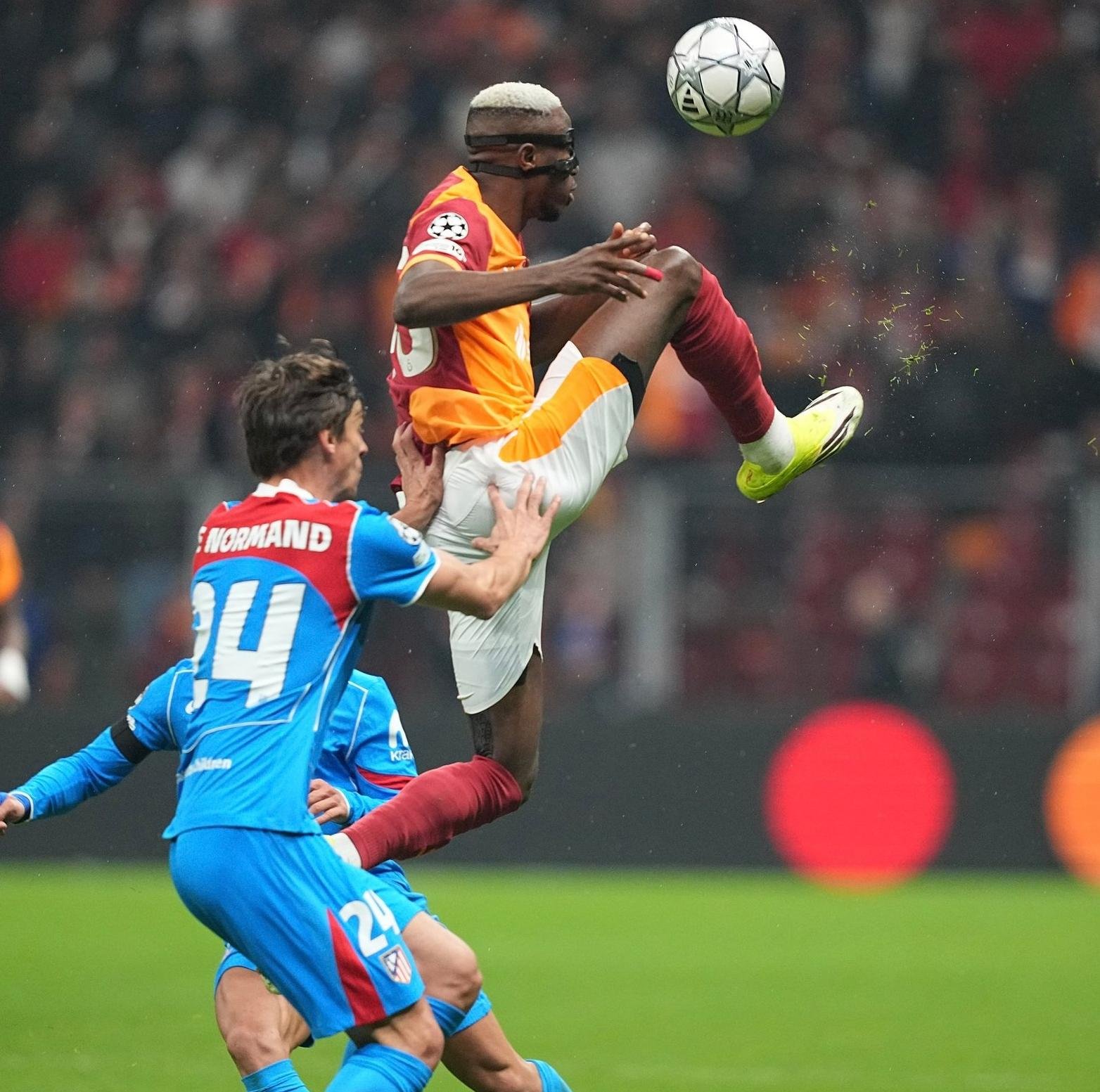 Osimhen Resmen Açıkladı! “O İki Yıldızı Galatasaray’a Getirmek İçin Uğraşıyorum”