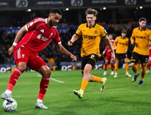 Aslan’ın Rakibi Liverpool’da Deprem! Wolverhampton Deplasmanında 2-1’lik Şok Mağlubiyet ve Galatasaray’ın Muhtemel 11’i