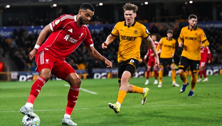 Aslan’ın Rakibi Liverpool’da Deprem! Wolverhampton Deplasmanında 2-1’lik Şok Mağlubiyet ve Galatasaray’ın Muhtemel 11’i