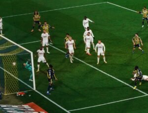 Fenerbahçe – Samsunspor Maçında Hakem Kararları Tartışma Yarattı: Karşılaşmaya Damga Vuran Anlar