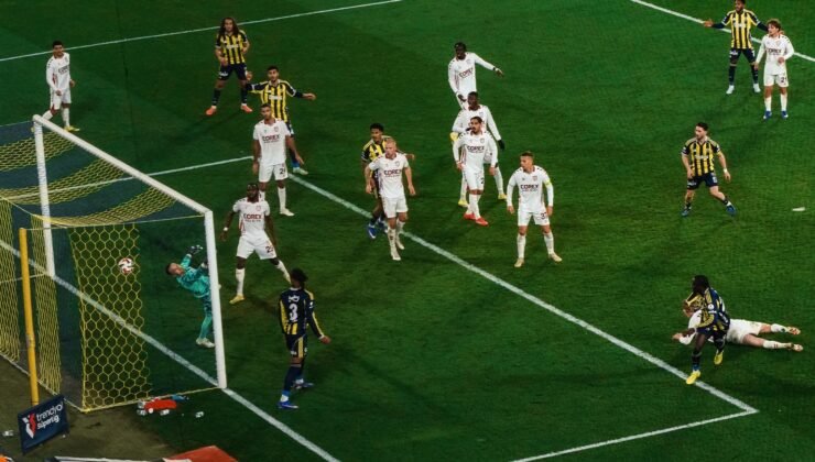 Fenerbahçe – Samsunspor Maçında Hakem Kararları Tartışma Yarattı: Karşılaşmaya Damga Vuran Anlar