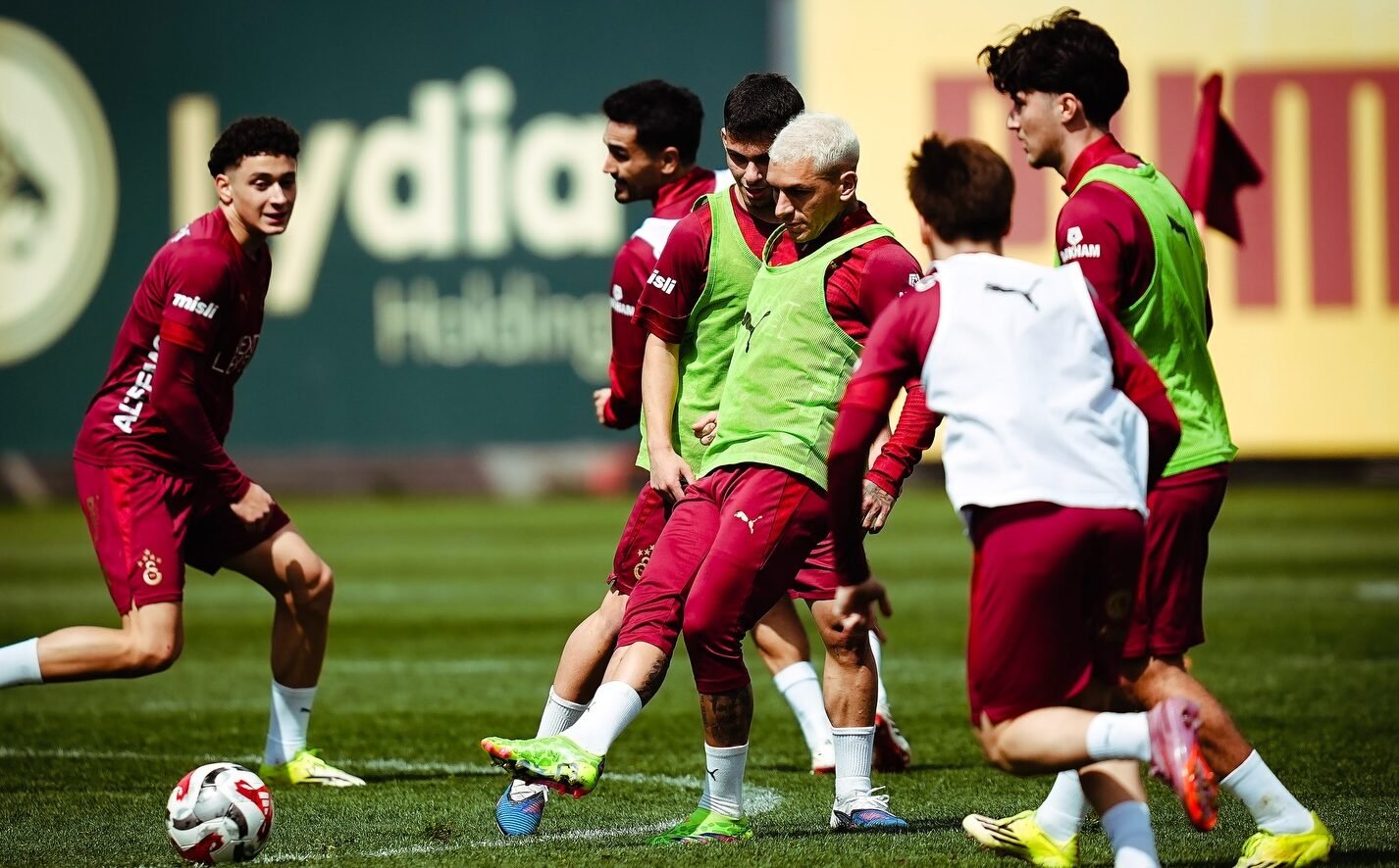 Galatasaray’da Yeni Sezon Planlaması Başladı: Transfer ve Kadro Yapılanması Netleşiyor