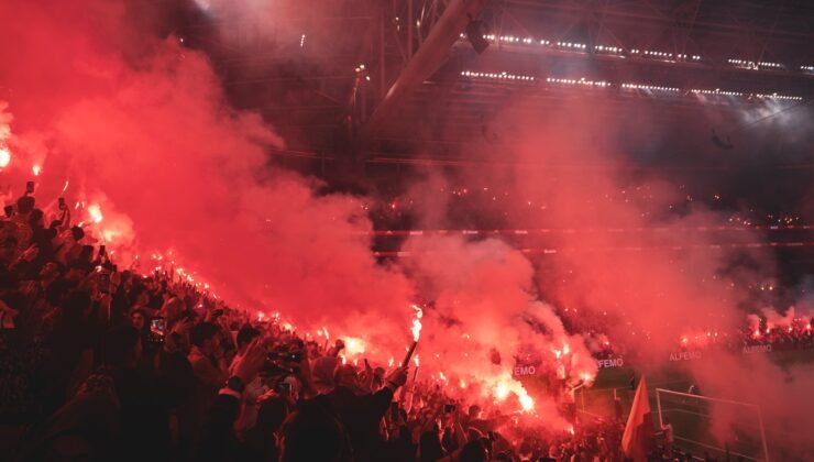 Galatasaray Taraftarı Şampiyonluk İçin Kenetlendi!